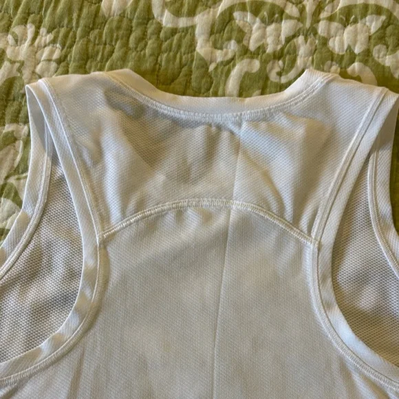 Lululemon Set of Three Sleeveless Tops - Black, White, and Pink Size XS - Picture 13 of 13